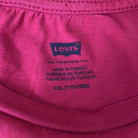 Levi’s Red T-shirt - Picture 2 of 2